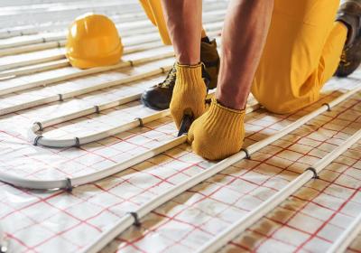 Sterowanie podłogówką w domu jednorodzinnym – jak to zrobić dobrze?